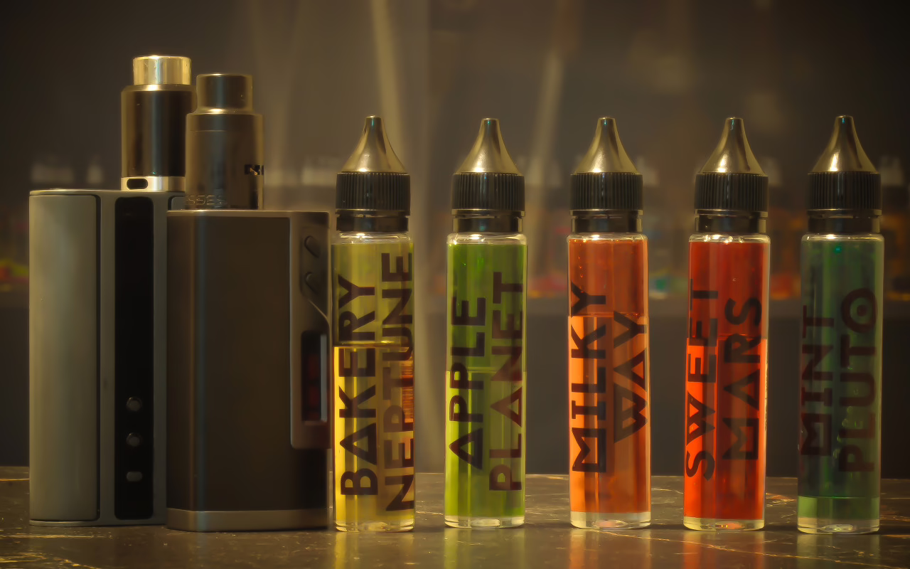 Ilustrasi perbedaan liquid salt nic dan freebase untuk brand vape